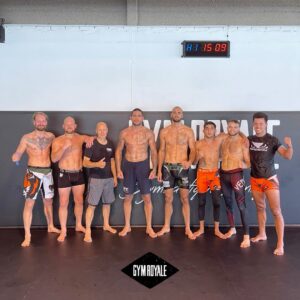 UFC-vechters Yousri Belgaroui en Alex Pereira tijdens een training bij Gym Royale Amsterdam Noord.